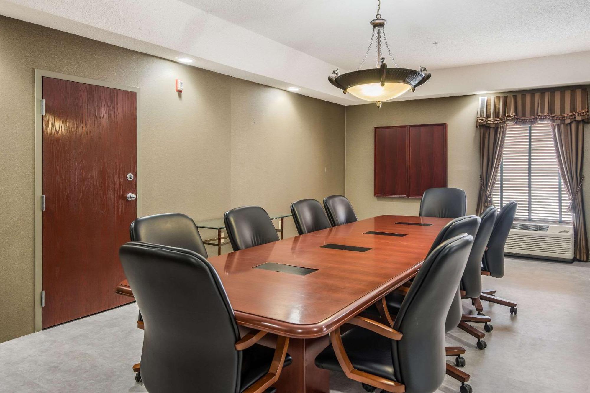 Quality Inn & Suites Quincy - Downtown Εξωτερικό φωτογραφία