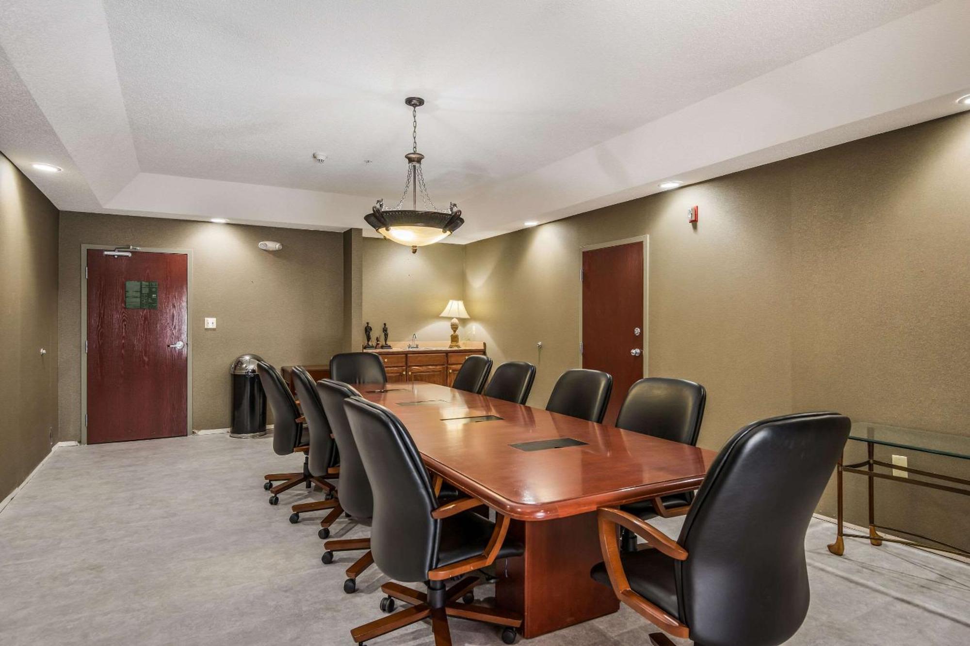 Quality Inn & Suites Quincy - Downtown Εξωτερικό φωτογραφία