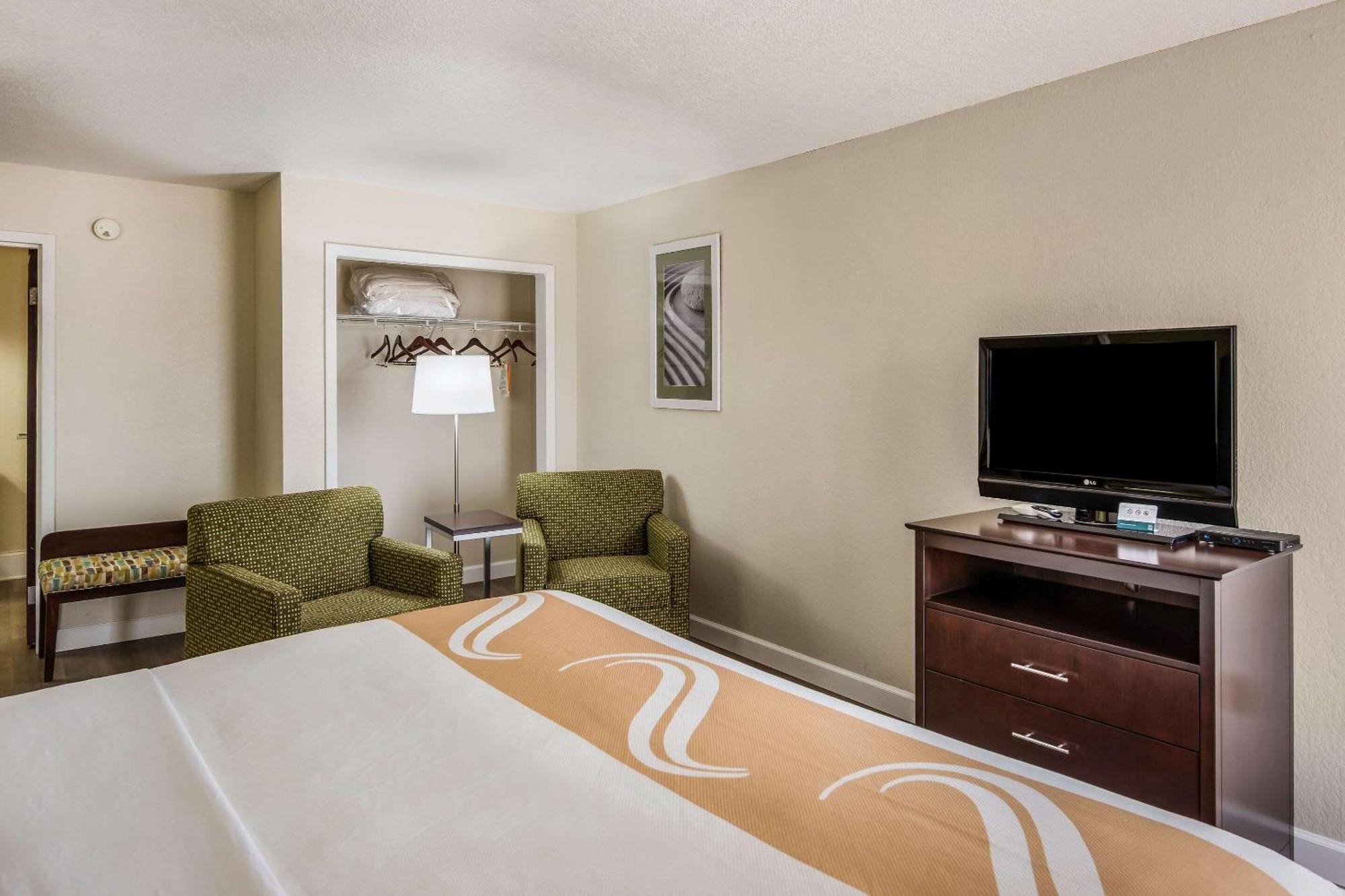 Quality Inn & Suites Quincy - Downtown Εξωτερικό φωτογραφία