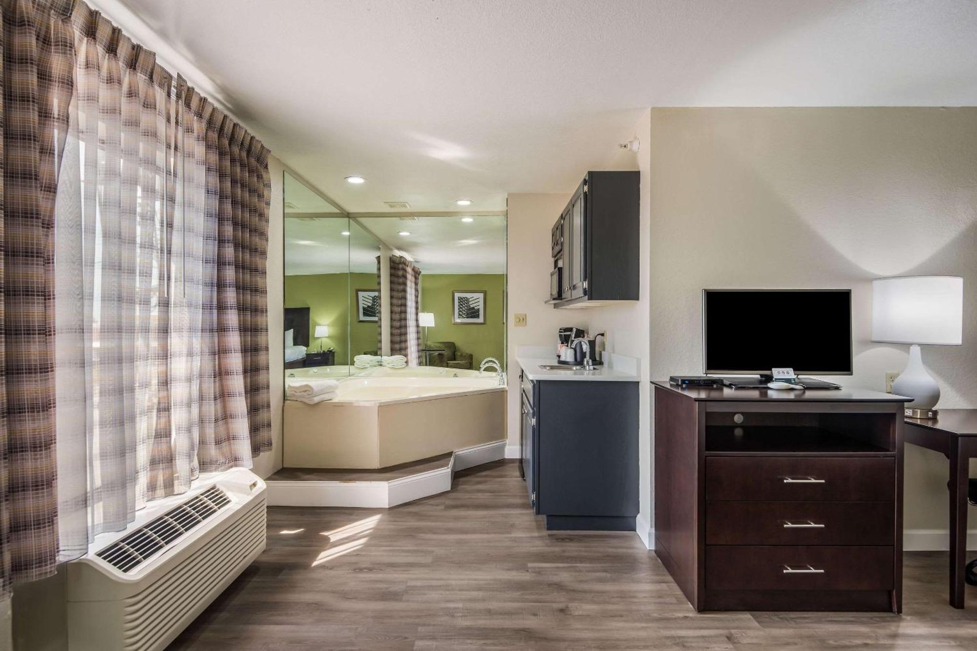 Quality Inn & Suites Quincy - Downtown Εξωτερικό φωτογραφία