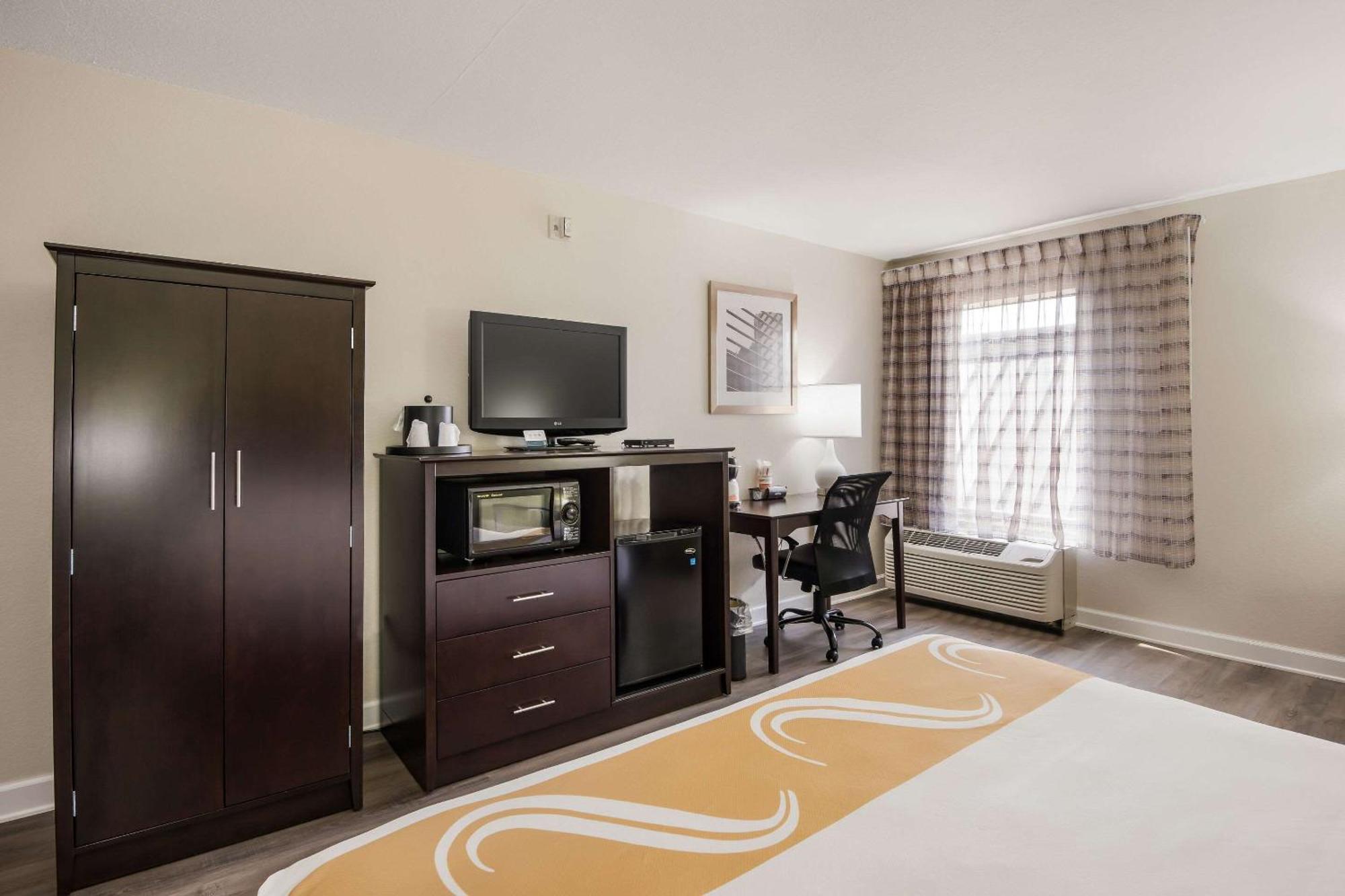 Quality Inn & Suites Quincy - Downtown Εξωτερικό φωτογραφία