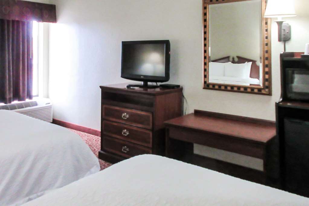 Quality Inn & Suites Quincy - Downtown Δωμάτιο φωτογραφία